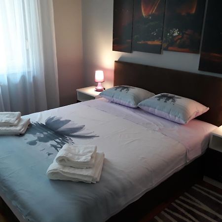Apartment Azzuro 2 Нови Сад Екстериор снимка